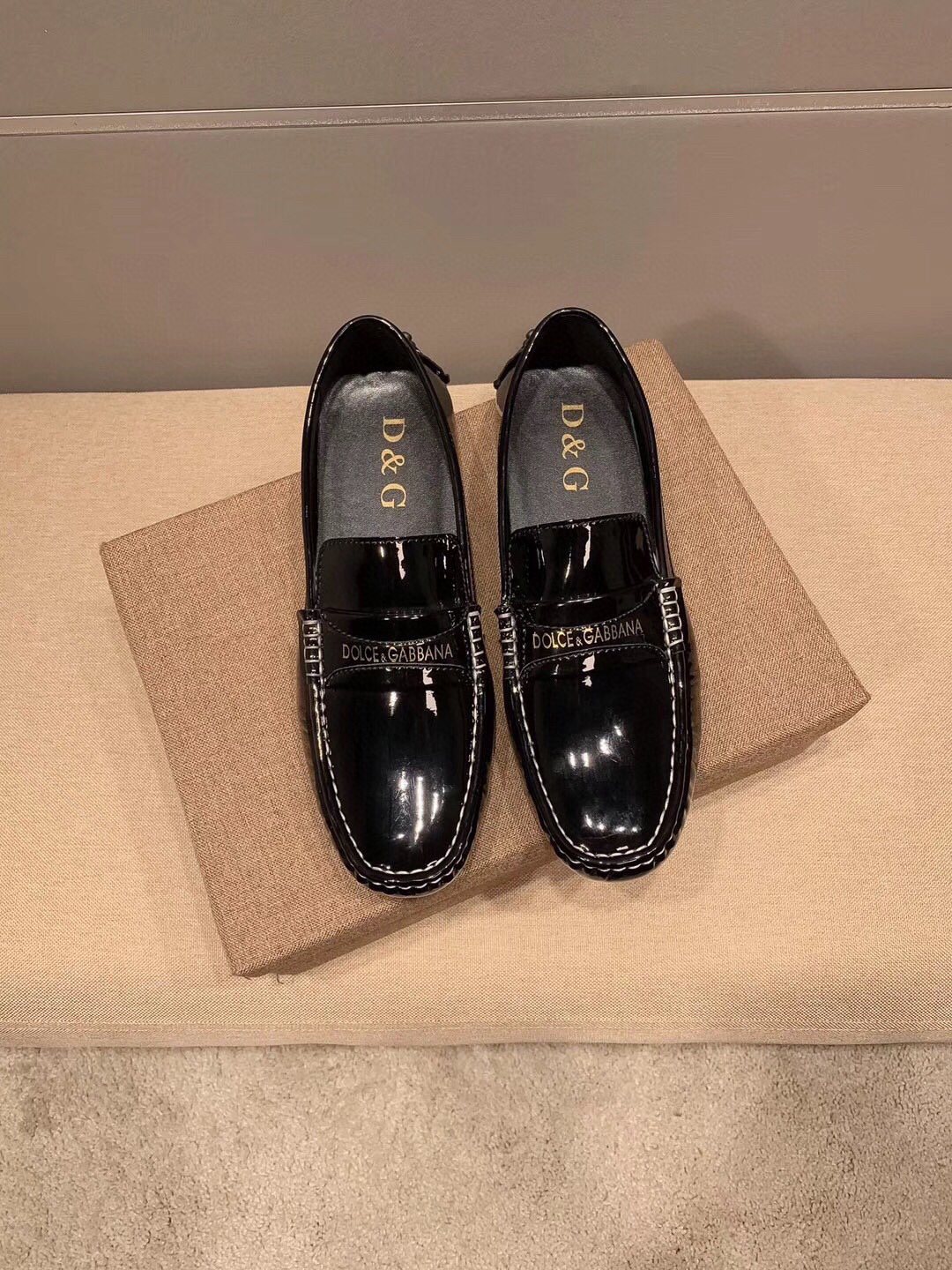 Dolce & Gabbana Men's Black Glossy Loafers