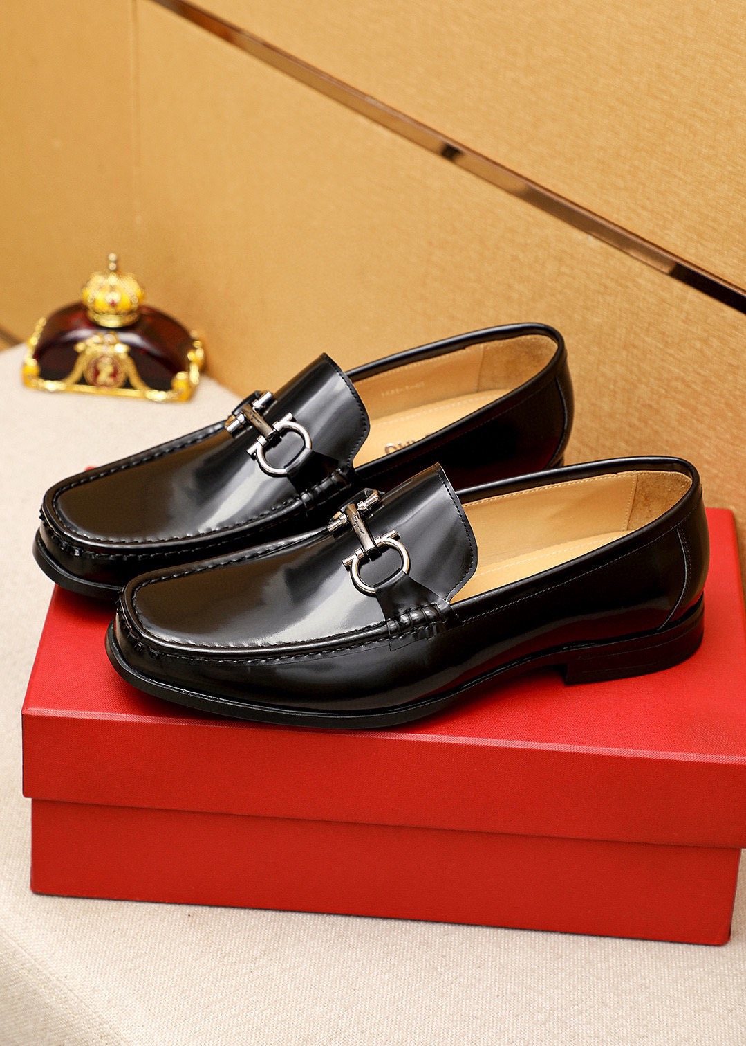 Ferragamo Men's Black Buckle Loafers - Black Polished Leather Upper