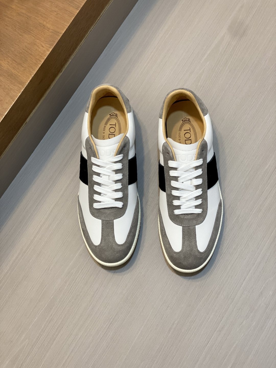 TOD'S Contrast Panel Low-Top Sneakers